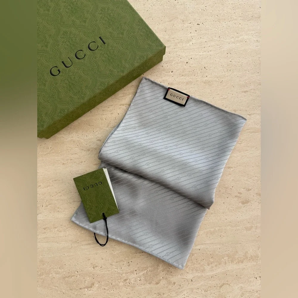 NWT GUCCI GG JACQUARD SILK GRAY SCARF
